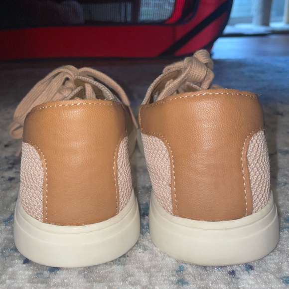 Like New: Lucky Brand Luika Woven Sneaker - Picture 3 of 6